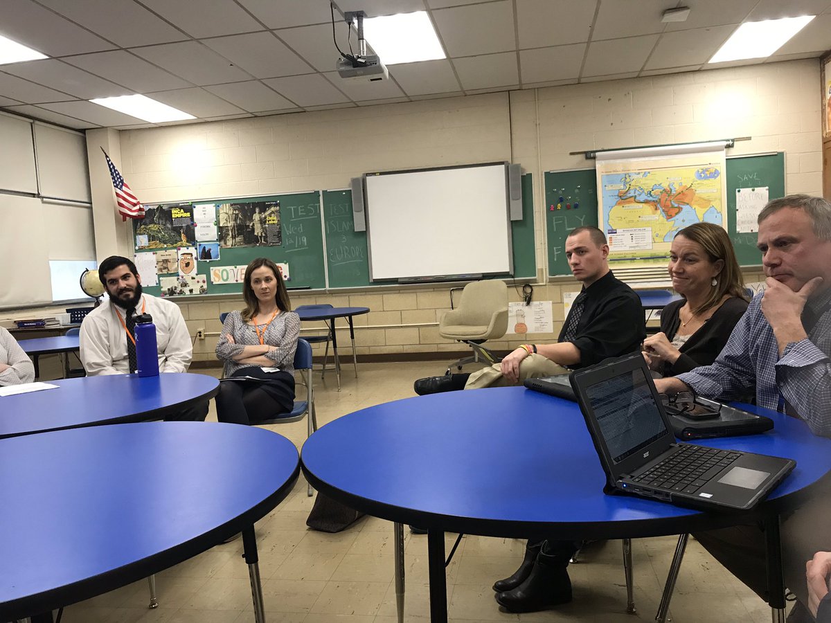 socialstudierox's tweet photo. Thanks to all the teachers who participated today in the social studies round tables! @smaher @MrDevineRHS @CharlesSeipp #AtTheRox https://t.co/uoiG9leof7