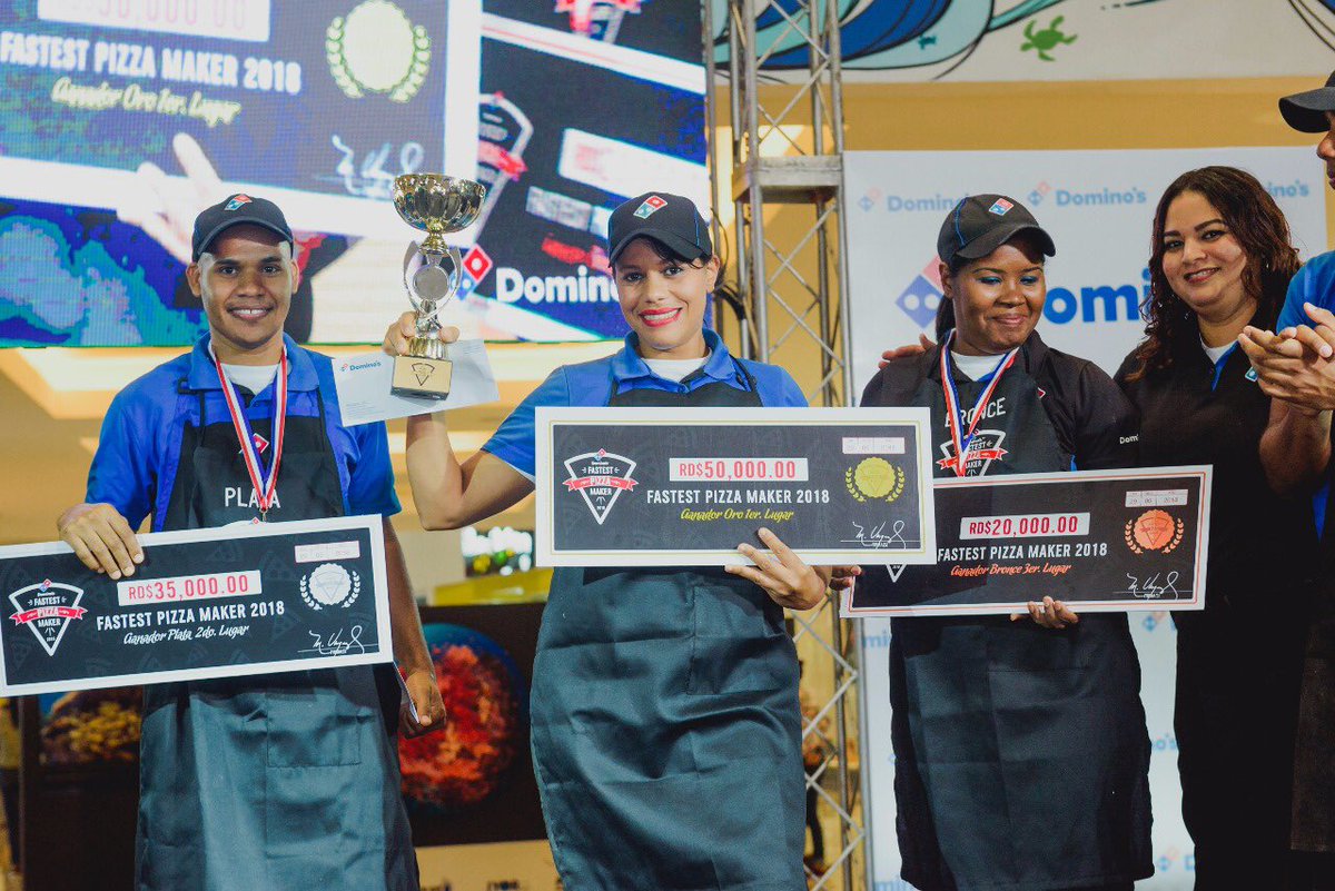 DominosRD's tweet photo. ¡Nos apasiona lo que hacemos, sentimos orgullo de quienes somos y creemos que podemos divertirnos y esforzarnos al mismo tiempo! #orgullodominos #tbt #fpmrd #dominosrd https://t.co/6EitQE5eus