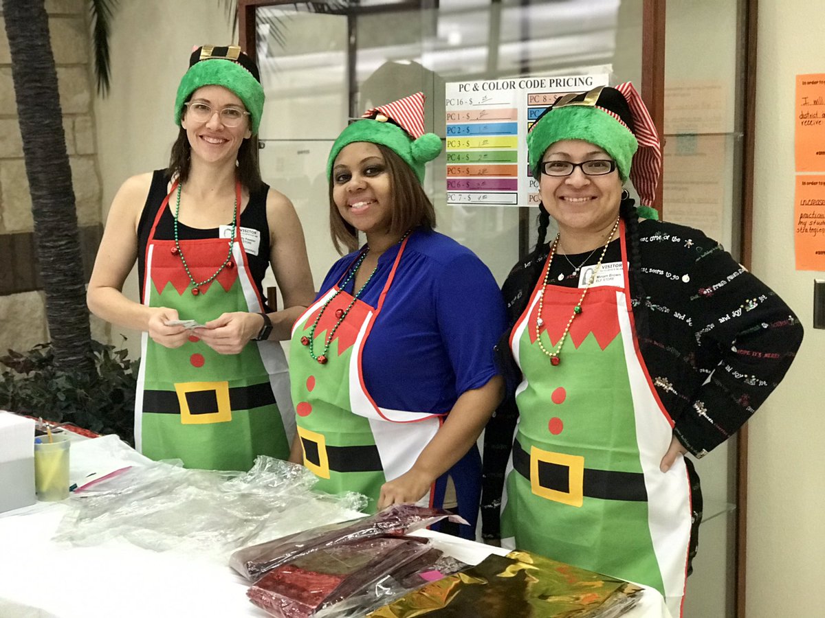 MsHaysCounselor's tweet photo. Holiday festivities! 🎄 🎁 @MendenhallHorns #mendenhalllearns @Plano_Schools @mendenhall5th @chaseoaks @Mendenhall4th https://t.co/MDZaLH1Uxi