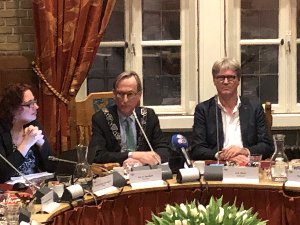 Burgemeester Goedhart in laatste raadsvergadering Noordwijkerhout benoemd tot ereburger.