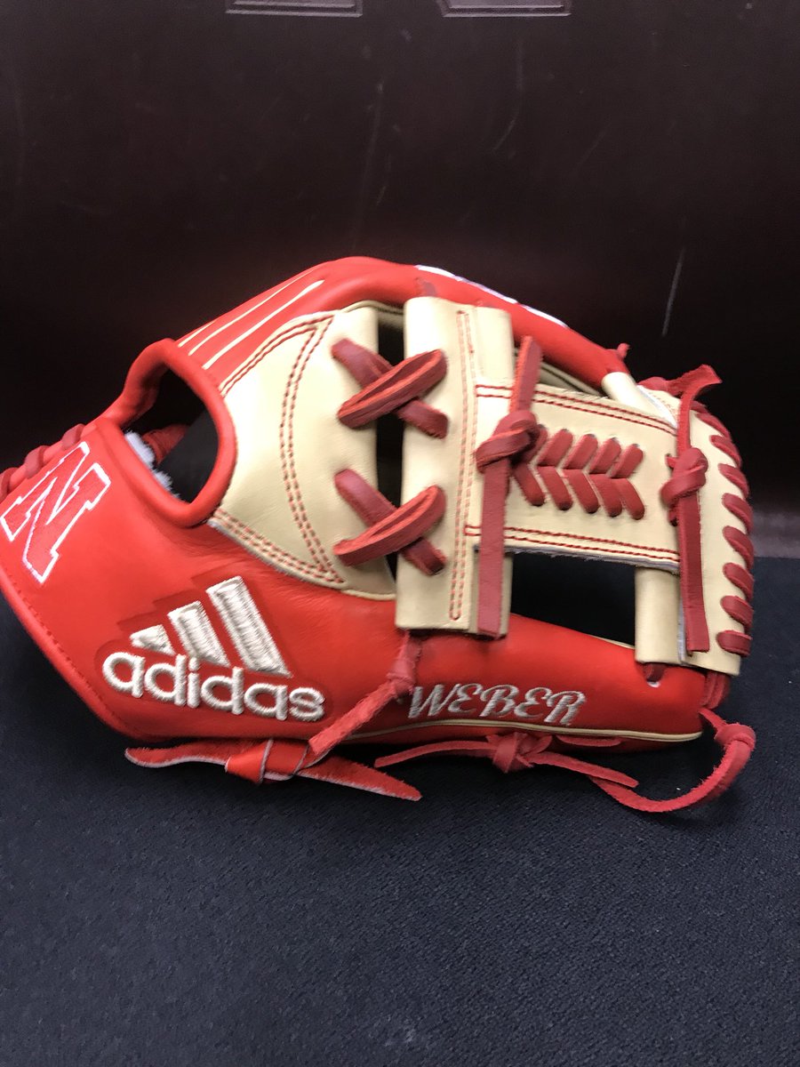 brindis satélite Esencialmente Jerry Weber on Twitter: "Shoutout and a big thanks to @kkotrous22 and  @atr52 for the custom adidas baseball glove https://t.co/5P6hZK8pfb" /  Twitter