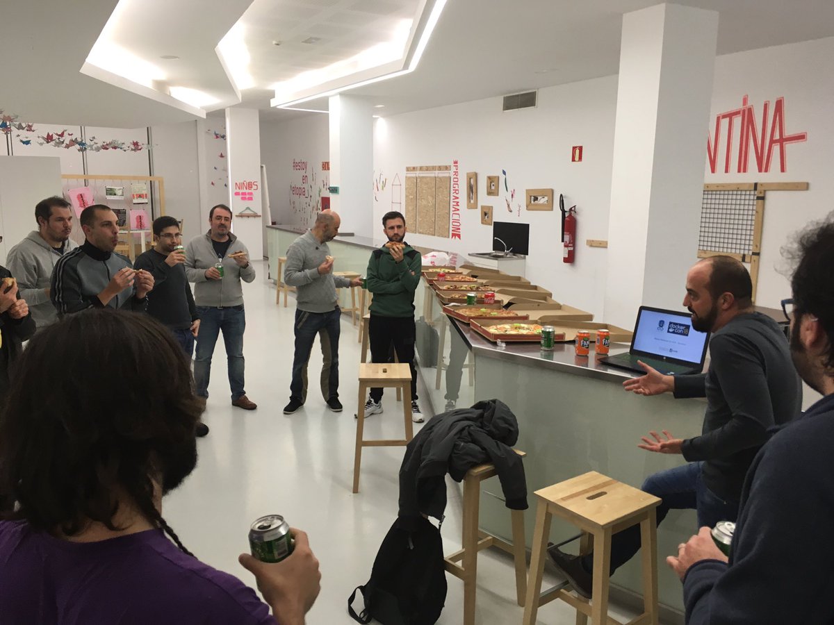 AngelBorroy's tweet photo. La mejor sesión de #DevOpsZaragoza, un repaso a la @Docker Con por @manuelbcd https://t.co/Nn5EDqnWjF