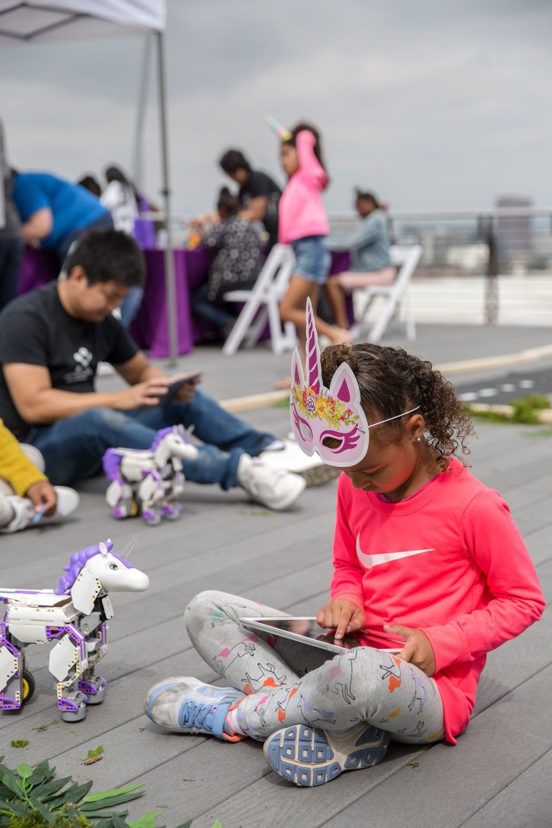 UBTECHRobotics's tweet image. Inspiring the next generation to dive deep into the world of coding and robotics with JIMU Robot. #TBT