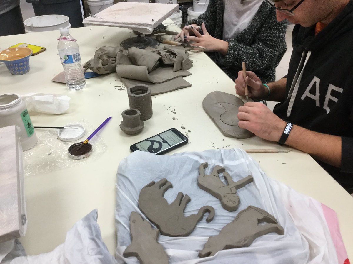 Cb South students are creating beautiful pieces of art with clay at many different stages- coil building, slab building, pinch pots and glazing #impressed <a href="/CBSDart/">Cҽɳƚɾαʅ Bυƈƙʂ Aɾƚ</a> <a href="/CBSouthHS/">CB South</a> #cbsdart #cbproud