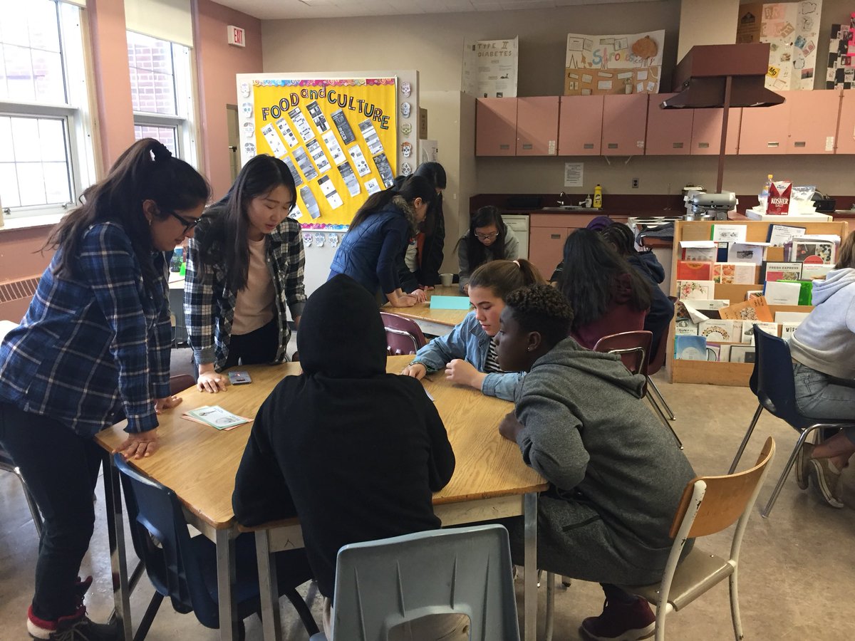 food_pursuits's tweet photo. Last Gr. 8 group of the day! Thank you to my awesome @BloorCI Gr. 12 volunteers! #grade8visits #BCI #TeacherLife 🍎 https://t.co/3MHjOj5PCO