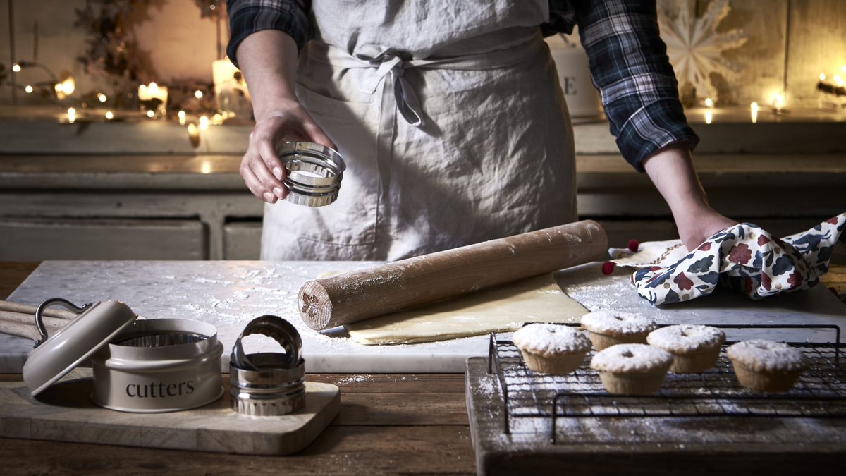 PeriodLivingMag's tweet image. 13 best Christmas gifts for star bakers buff.ly/2UCluVc