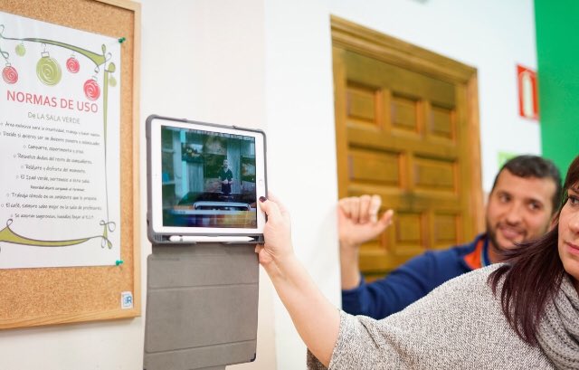 concepcionistaE's tweet photo. Hoy hemos inaugurado "La sala verde", el equipo de Innovación y transformación educativa ha presentado al claustro este espacio, destinado a compartir experiencias, buenas prácticas y aprender unos de otros para enriquecernos como docentes. #innovaciónmetodológica https://t.co/iFZMO49hwb