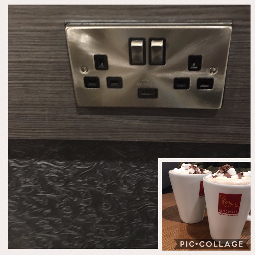 CSGL_ELECTRICAL's tweet image. Spotted in Insomnia Coffee Ennis #usbsocket #clickdeco we stock the full ranges 👍 @clicklitehouse @ClickScolmore