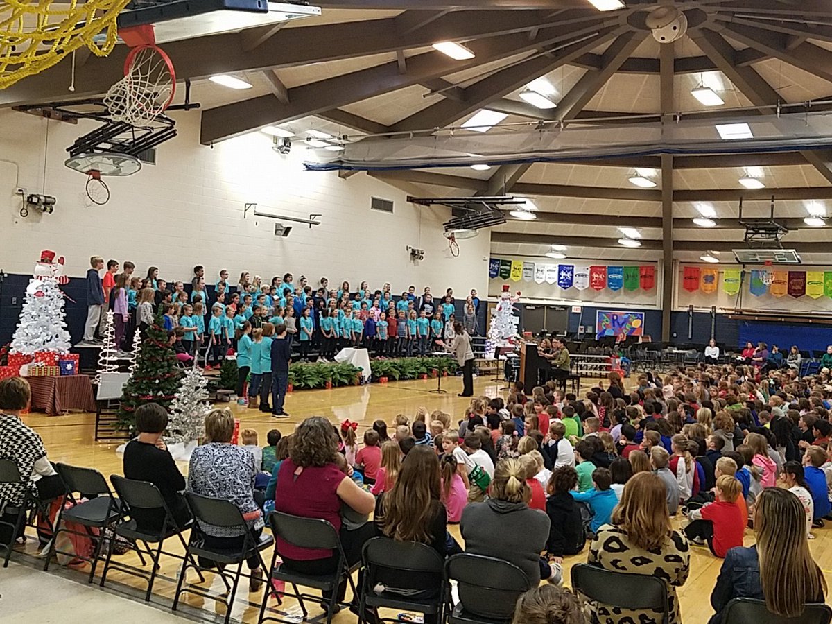 Getting things ready for the Winter Program. Looking forward to tomorrow's performances! <a href="/MrsCibula/">Maria Cibula</a> <a href="/PleasantViewPTA/">PleasantViewPTA</a>