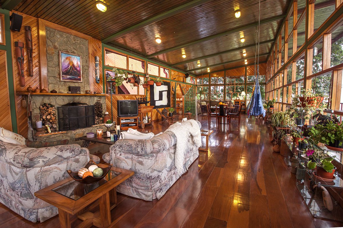 RealtyJcfrancis's tweet image. In San José de la Montaña is Monte Gitano, a gorgeous rustic residence of 501 m2/5392 ft2 of const. over 14.931 m2/3,97 acres of land. 

Appraised for $920.000 USD, our asking price: $763.000.

#RealEstate #MountainProperty
#CostaRica #BienesRaices #Home