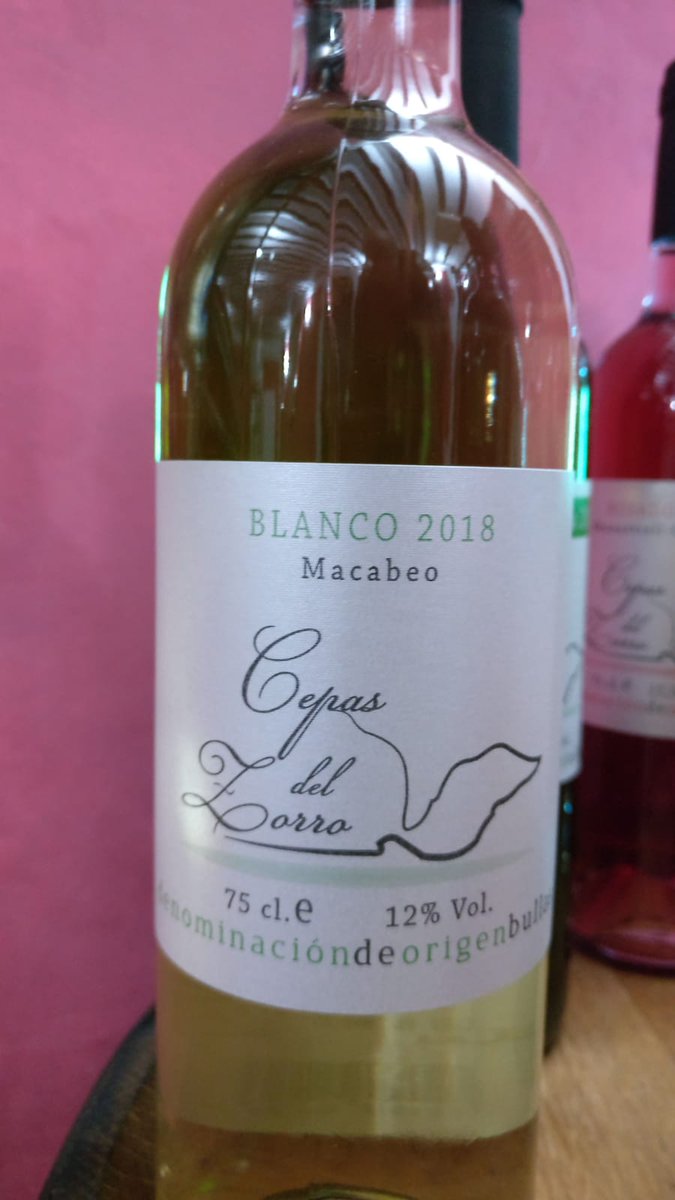SanIsidroBodega's tweet photo. Hoy presentamos nuestros vinos en el Casino de Cehegín con el sumiller Pepe Sánchez Alcaraz #nuevosvinos #cepasdelzorro https://t.co/onAGJtVOKu