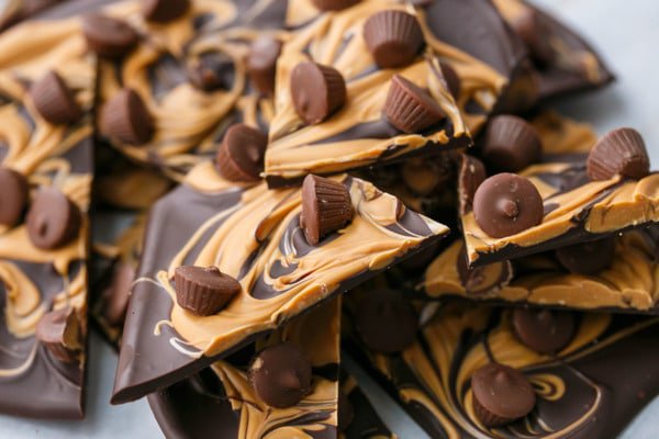 CareKeto's tweet photo. This decadent peanut butter bark would make an amazing last minute holiday gift or a recipe that you can use to help satisfy some of your cravings for sweets. 😍 
.
Recipe 👉 https://t.co/0xih2hB4Sz 

#peanutbutterbark #sweettooth #ketotreats #ketochocolate
#ketovegan https://t.co/HSqWMrCriR