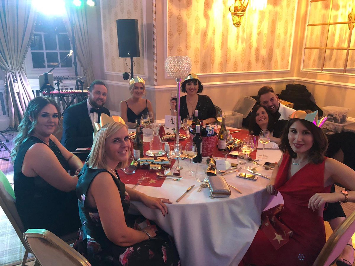 ellen_donaldson's tweet photo. Table 1 #blacktiediamonds https://t.co/CAHWB16Fmt