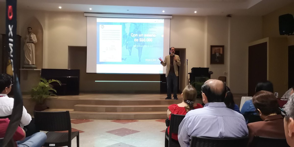 Comenzamos la conferencia "El rol del Docente en la Cuarta Revolución Industrial" dictada por el MSc. Ernesto Noboa, ex-alumno de la Promoción XXIII y experto en innovación empresarial e institucional. #Innovación #NuevoModeloEducativo