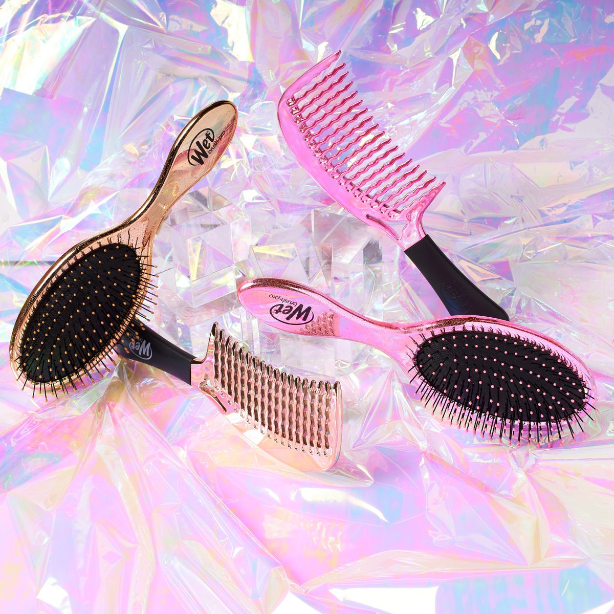 Shouldn’t every brush in your collection look like a disco ball✨? We think so. Grab our new holiday collection before it’s gone at @ultabeauty.