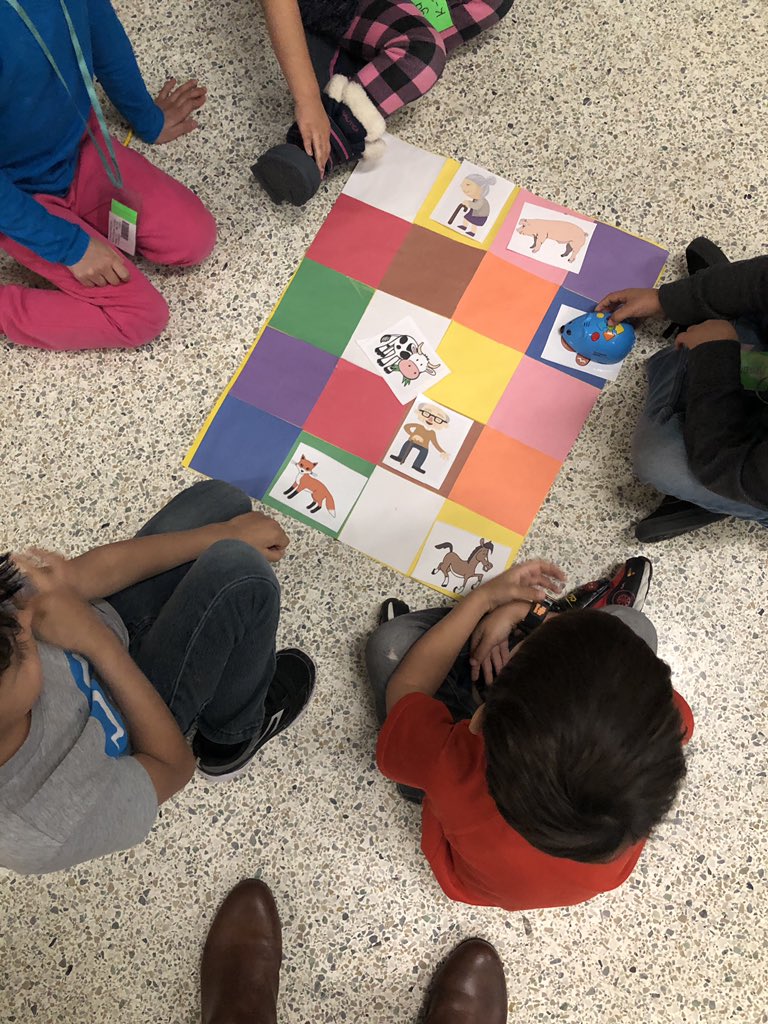 Elem_InnovaSHAN's tweet image. Mrs. Garbett’s #kindergarten Ss And Mrs. Norman’s #firstgraders retold and sequenced the Gingerbread Man using the #codeandgomouse @Henrico_Steam #STEAMbestof #hlp #idreamofsteaming