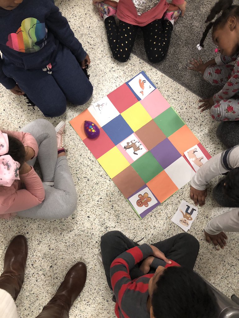 Elem_InnovaSHAN's tweet image. Mrs. Garbett’s #kindergarten Ss And Mrs. Norman’s #firstgraders retold and sequenced the Gingerbread Man using the #codeandgomouse @Henrico_Steam #STEAMbestof #hlp #idreamofsteaming