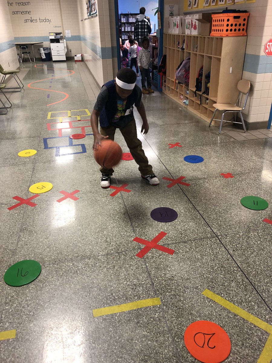 MrsGordon_1's tweet photo. Taking what students love and adding learning to it helps build an eager learner !! Practicing our ball skills and counting our bounces ! https://t.co/FAsHntIBZw