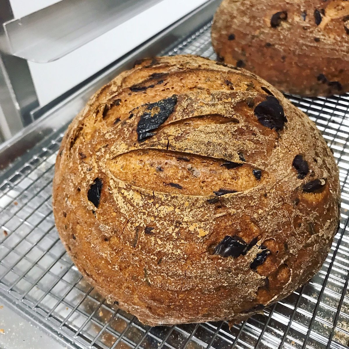 #Glutenfreebread could be best gift you give a loved one this holiday! We ship to #LosAngeles🌴 residents every Thursday, in case you want  to give loved ones the best #glutenfree bread they've ever had! buff.ly/2Ez8Zpg #glutenfreegifts