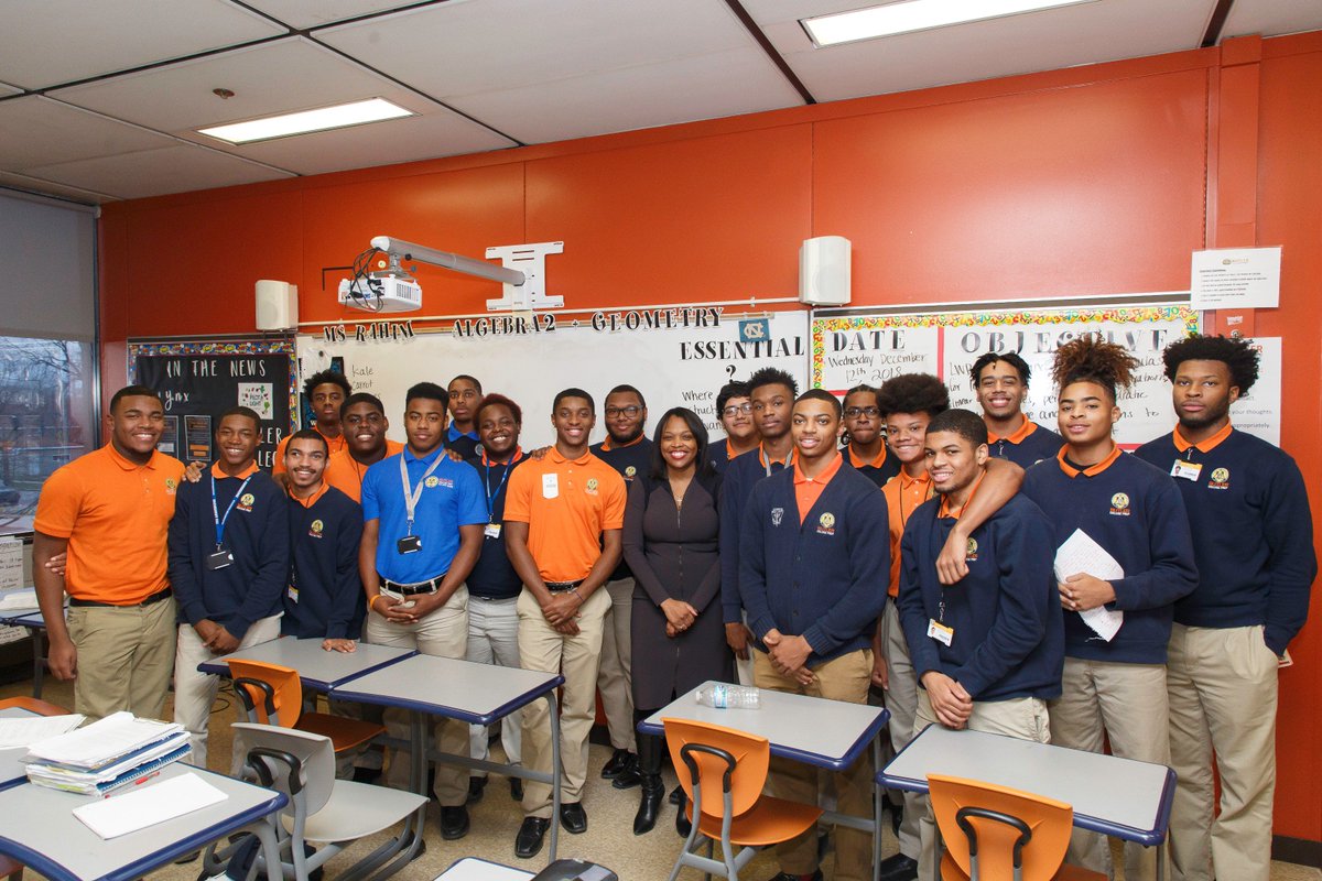 BeNobleSchools's tweet image. Thank you to @ChiPubSchools CEO,Dr. @janicejackson for stopping by @BeNobleButler to speak with students in their Intro to Urban Education class.

Check out the photos from her visit!

#BeNoble #GoLynx