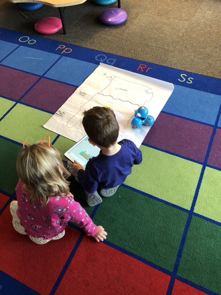 carey_jacquinot's tweet image. Ss created a map and coded Dash to teach about the locations of different countries and oceans! #tbt #codingclassroom  @WonderWorkshop