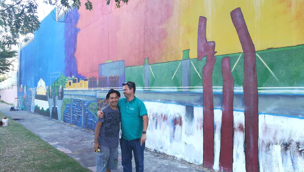 udc2018's tweet photo. EN MARCHA LOS PREPARATIVOS PARA LA INAUGURACIÓN DEL MURAL "LOS ÍCONOS DE OSLO"... este viernes #14dic será de fiesta para la ciudad con el Gran Parrandón organizado por #IvanUDC y los Clubes Rotarios | #juntosporOslo #alcaldiadeOslo #hagamOSLO #trabajemOSLO #juegoderoles2018 https://t.co/KNtfi5vuUG