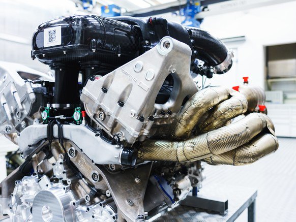 WIRED's tweet photo. Check out the V12 engine that the team at Aston Martin will use to breathe life into its upcoming $3 million Valkyrie hypercar. The gleaming maze of metal is a beautiful beast. The 6.5-liter V12 will produce 1,000 horsepower and rev to 11,100 rpm.
https://t.co/FcVRv3wbtW https://t.co/c9NgV46JTg