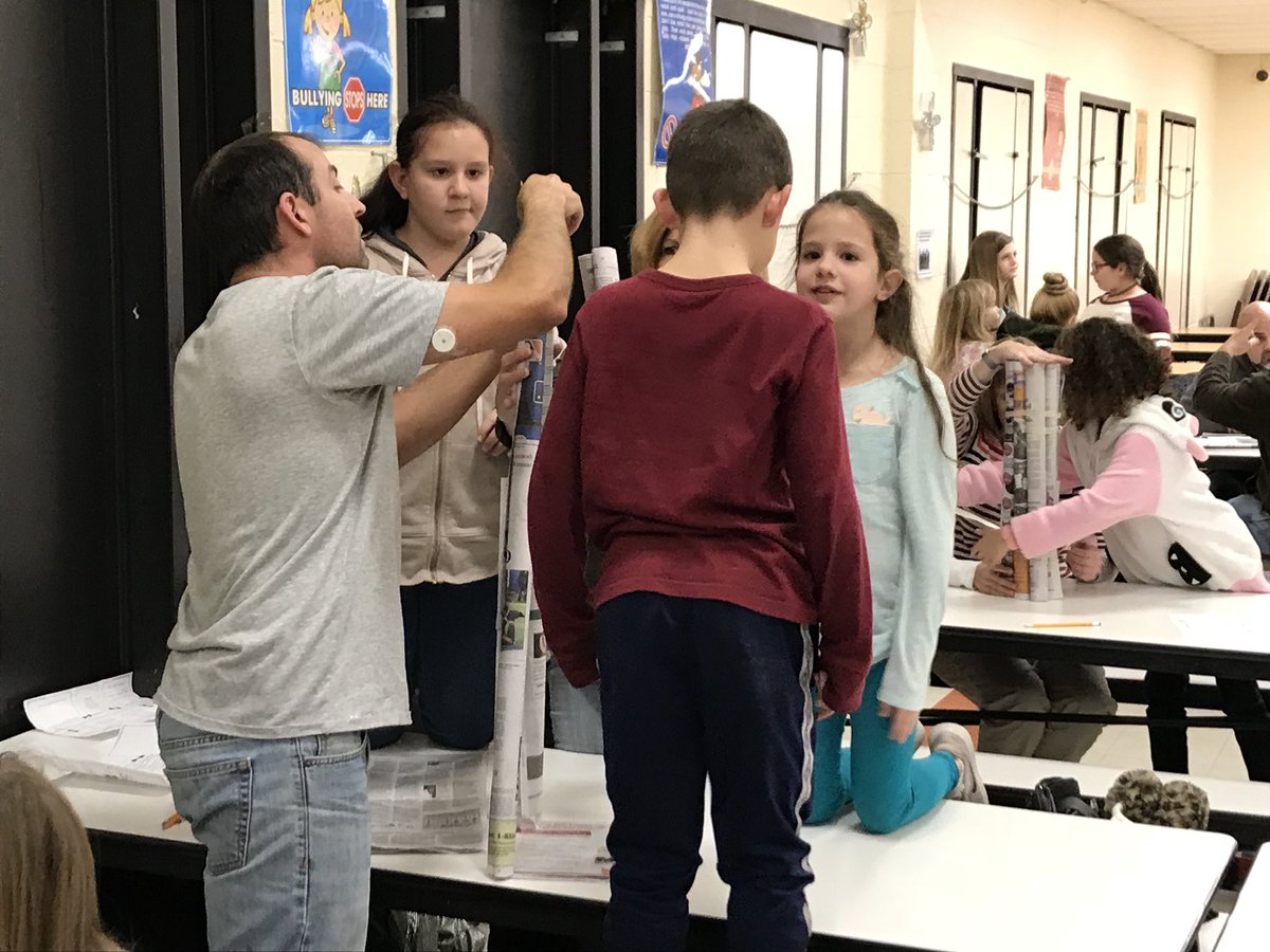 MsAtwood5's tweet photo. Another great night at Family STEM with our Morgan engineers! Check out our towers to support a basketball! @sue_ruble @MorganElemMagic @WeAreHTSD https://t.co/vZA5MrPbUp