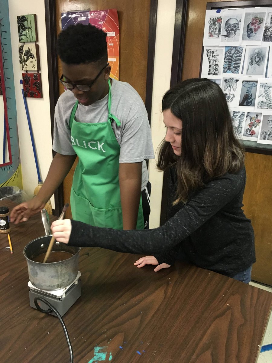 KacieMummert's tweet photo. Mabry Art &amp; Science collab! Cooking up some homemade botanical inks from bugs, berries, and more! Stay tuned for how Ph levels impact the colors as we move into acids and bases! #cobbARTrocks #stemcobb @ChargersMabry https://t.co/PwJidlBbVB