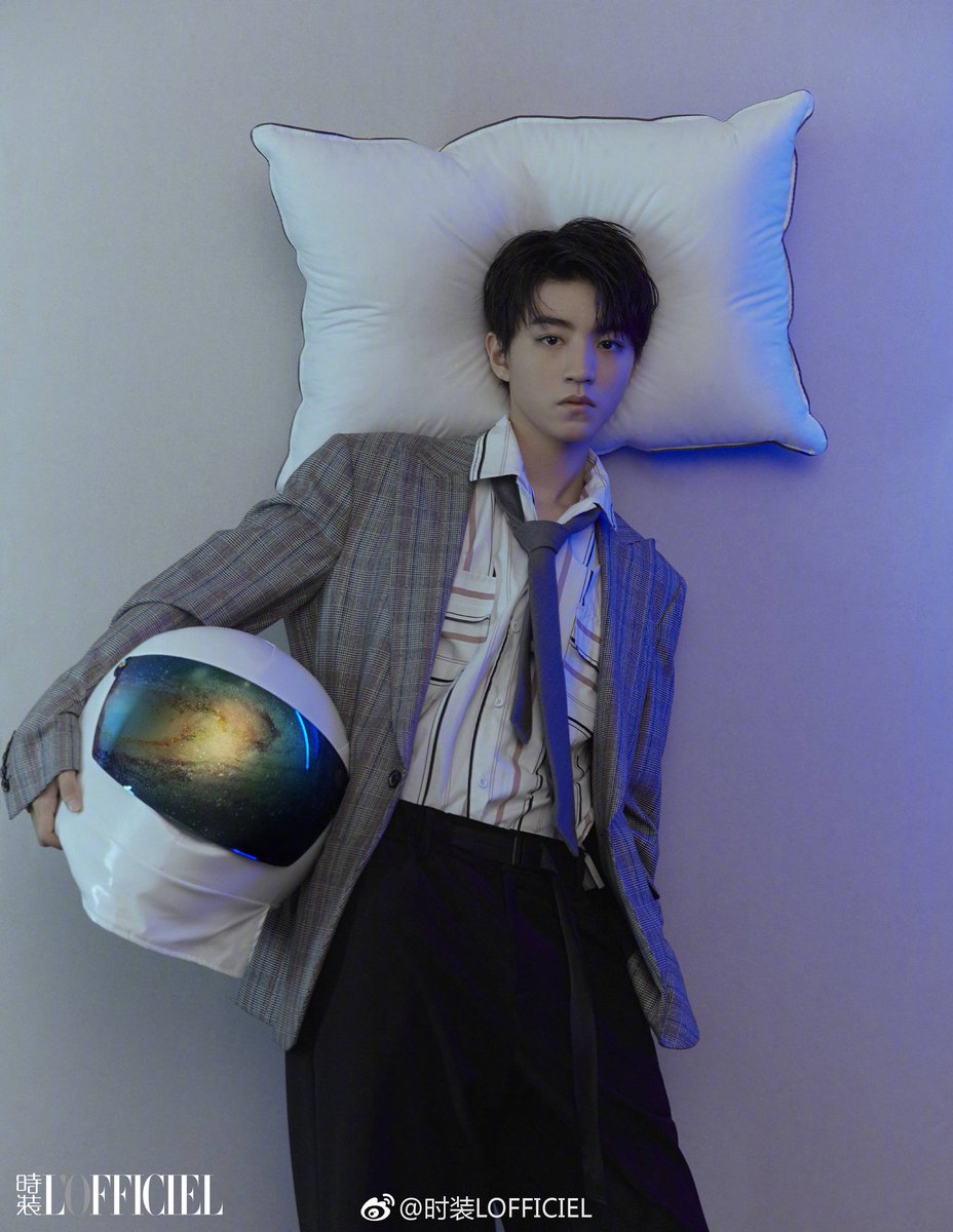 Tf_Junkai's tweet photo. #时装LOFFICIEL #王俊凯2019时装开年刊 https://t.co/j3hc4bDW1S