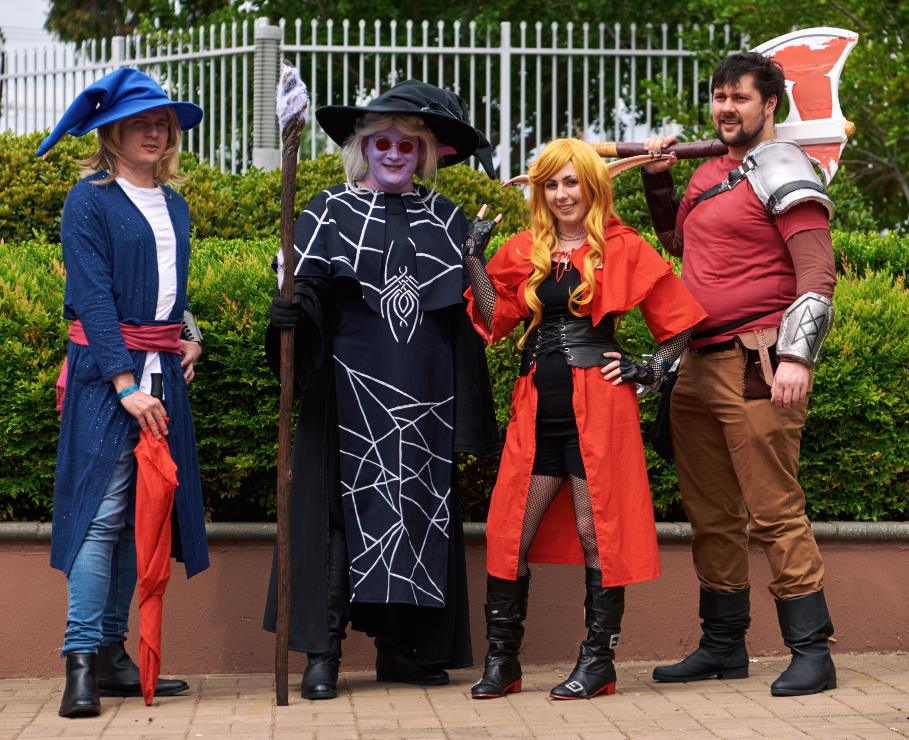 Splicer02's tweet photo. Myself as Magic Brian and @YohnY05 as Magnus, with KickbuttCosplay (instagram and facebook) as Lup and a friend as Taako :D
This was taken at Supanova Adelaide 2018
#TheZoneCast #Tazcast #Theadventurezone #taz #lup #magicbrian #magnusburnsides #tazcosplay #cosplay #costume https://t.co/1p9IWTi7Cr