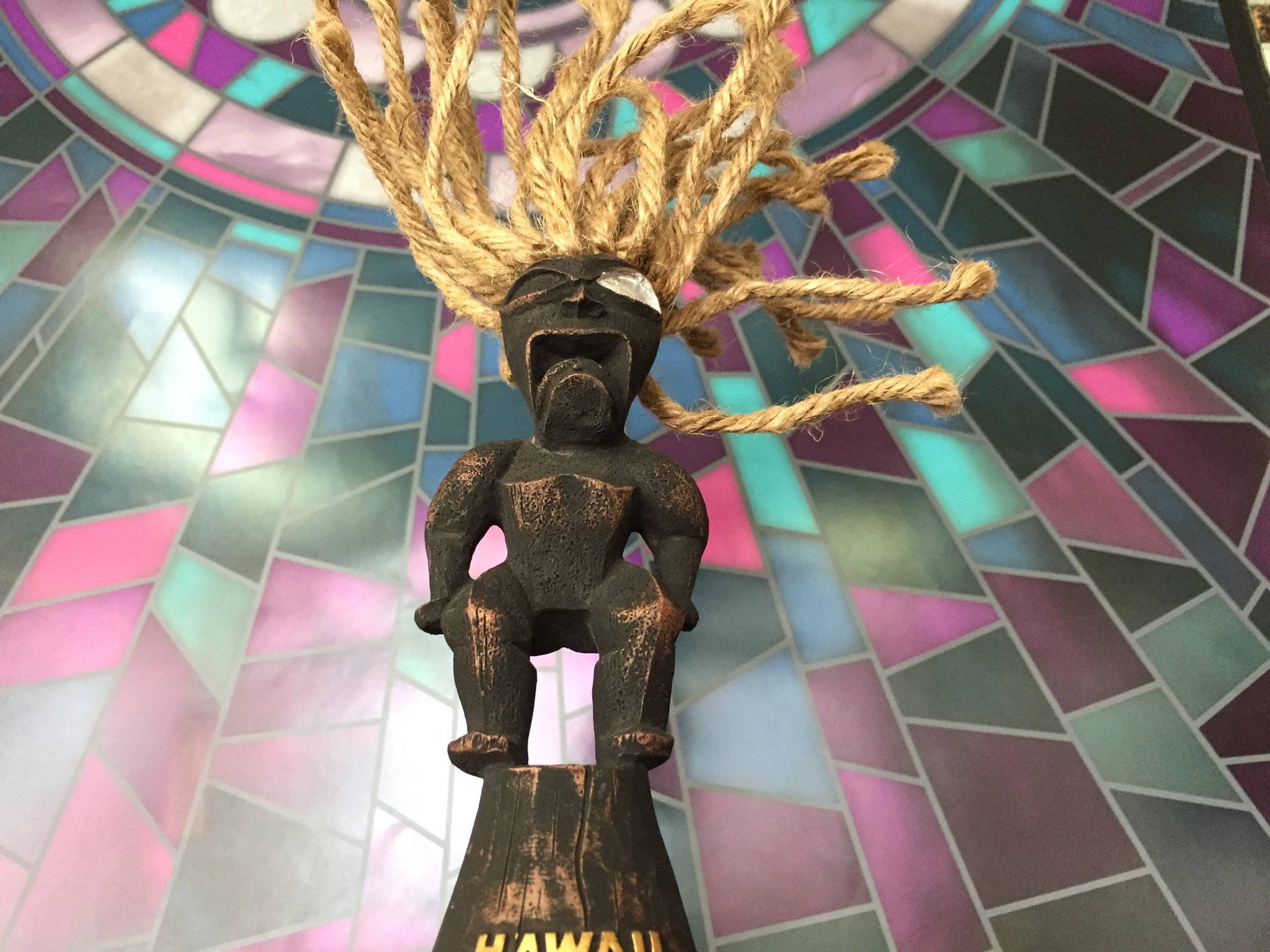ホビーショップ パワーナイン ハワイのお土産に魔除けの人形を頂きました やったー 怖いいいいい おはようございますパワーナイン開店です 本日もよろしくお願いいたします T Co Fjg4zb4ymy Twitter