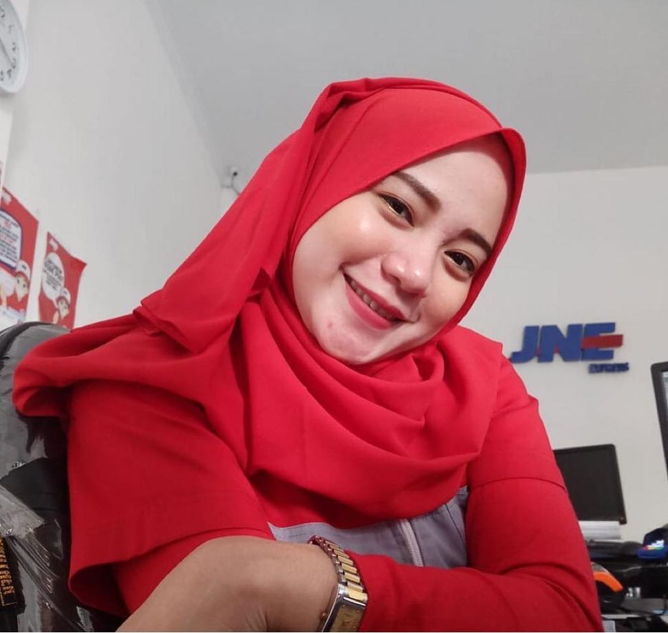 JNE_ID's tweet photo. Jangan takut mencoba hal-hal baru. Jangan takut gagal. Jika kamu tak pernah melakukan kesalahan, kamu tak belajar apapun
Salam dari @novipuspita95 (IG) Sales Admin @jne.purwakarta (IG)
Jangan lupa di follow ya
Happy Friday!
•
#jne
#connectinghappiness
#SrikandiJNE #JnePurwakarta https://t.co/FxhWiZI2Qf