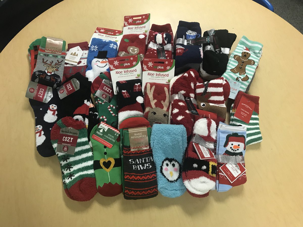 MrsGedert's tweet photo. We had a great time helping the residents at Vista Springs make holiday cards! SERVE students also generously donated fun holiday socks to the residents! #Beromeo #warmhearts https://t.co/7pPYLnVVQW