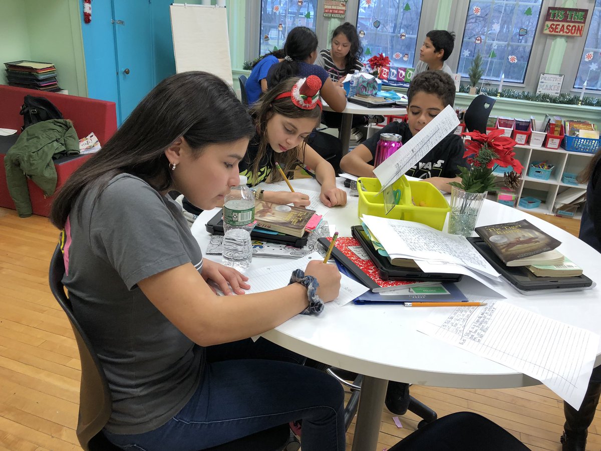 mrs_santos24's tweet photo. Working collaboratively to revise the writing of an anonymous peer. Tomorrow, students will use the same strategies to make revisions on their own writing. #MineolaProud #writinggrind https://t.co/m0OdZ2rXRv