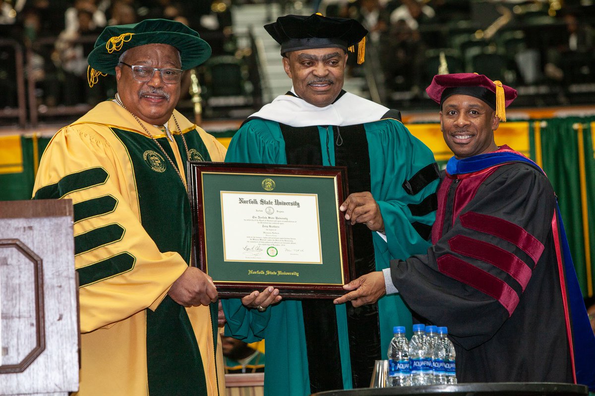 MenforHopeUSA's tweet photo. #ThrowbackThursday to our Founder, @tbrothers25, giving the commencement address at @Norfolkstate last weekend! We also want to congratulate @tbrothers25 on receiving an Honorary Doctorate Degree! #MenforHope #CongratsGrads https://t.co/25BpPxM3vo