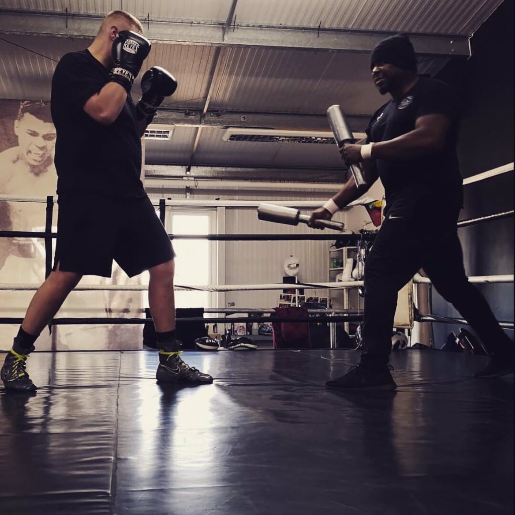 _Dirty_Harry_1's tweet image. A successful and strong day on the pads with the master him self @doncharlesboxing at @weareboxr Enjoyed putting together new combinations and sharpening the tools whilst making big plans for 2019 💥🥊💪🏻 #BOXR #boxing #fitness  #timetoshine  #beastmode  #gotime #onelife #dreambig