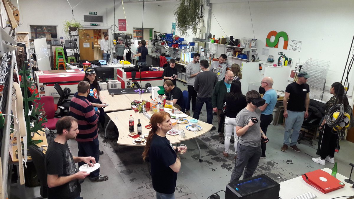 This is how a Christmas party looks like in the @cammakespace #makers #vr #3dprinters #greatstories #greatfood