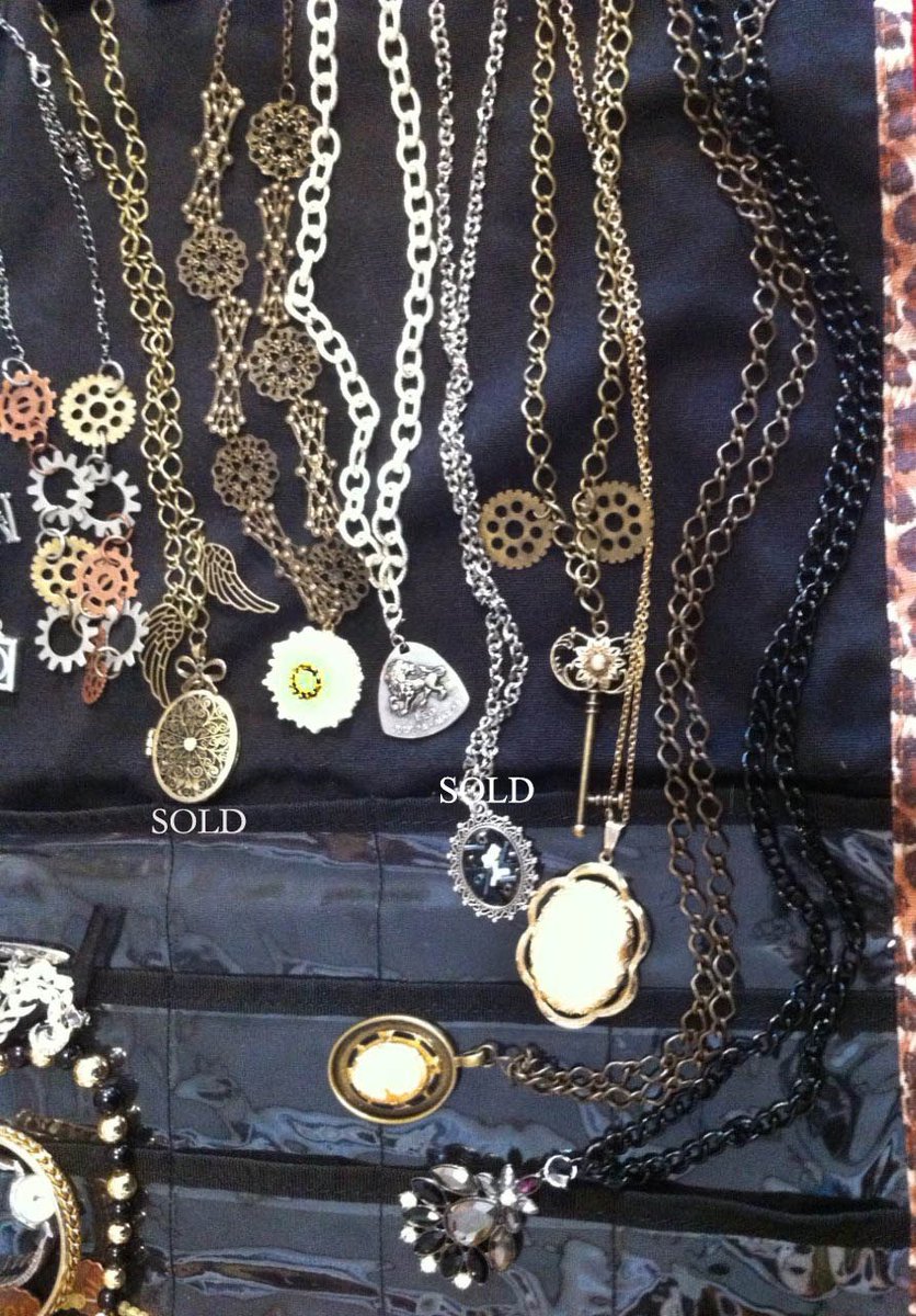 LaurenCurtisArt's tweet photo. Have you finished your holiday gift buying yet? If not, here are some new shiny things to consider...(holiday special ends 12/20!) #uniquejewelry #holidaysale #neckaces #handcrafted #creativegifts #holidaygifts #steampunkjewelry https://t.co/LJeHaVZgc8