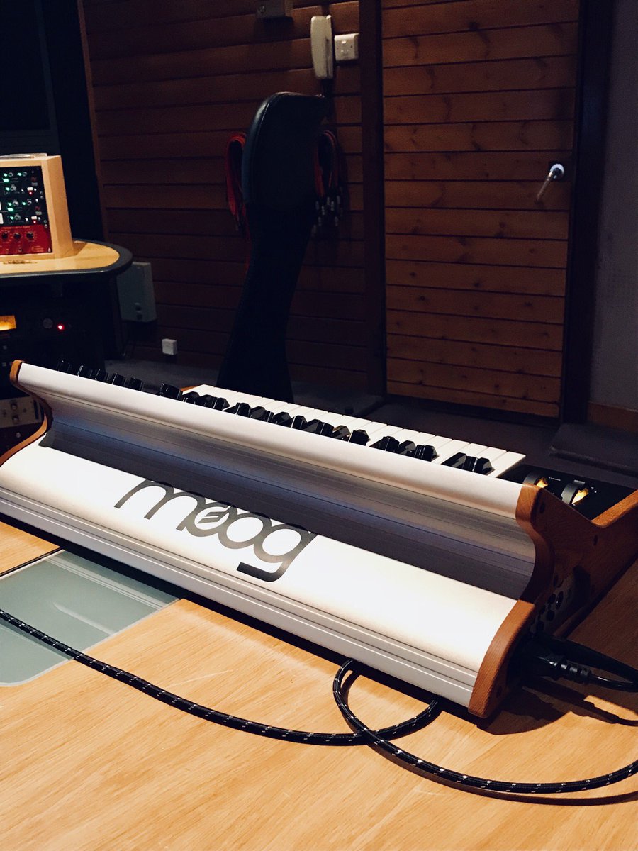 theevesmusic's tweet image. Great session recording backing vocals for @andygunnmusic tonight @castlesound1 and nice to do something a little different. Thank you Andy! #blues #sessionwork #backingvocals #Scotland