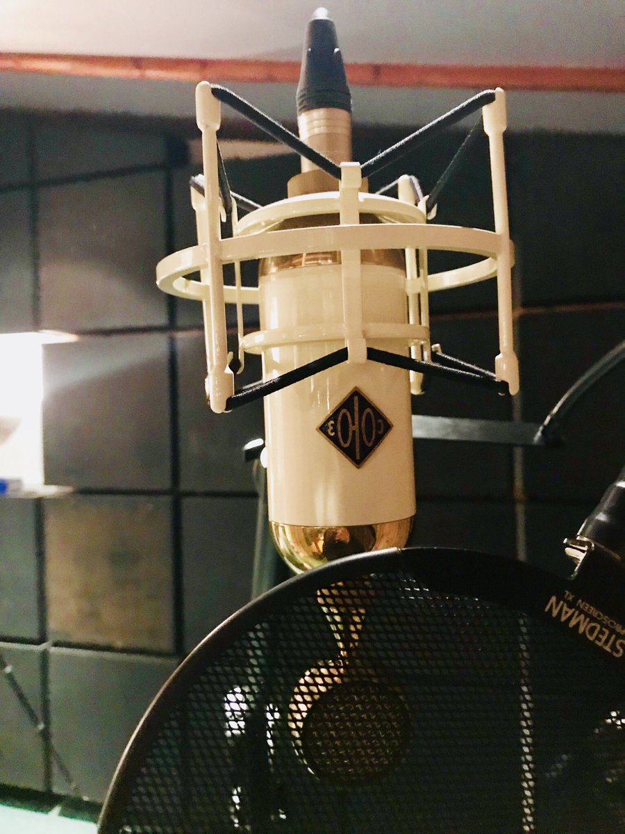 theevesmusic's tweet image. Great session recording backing vocals for @andygunnmusic tonight @castlesound1 and nice to do something a little different. Thank you Andy! #blues #sessionwork #backingvocals #Scotland