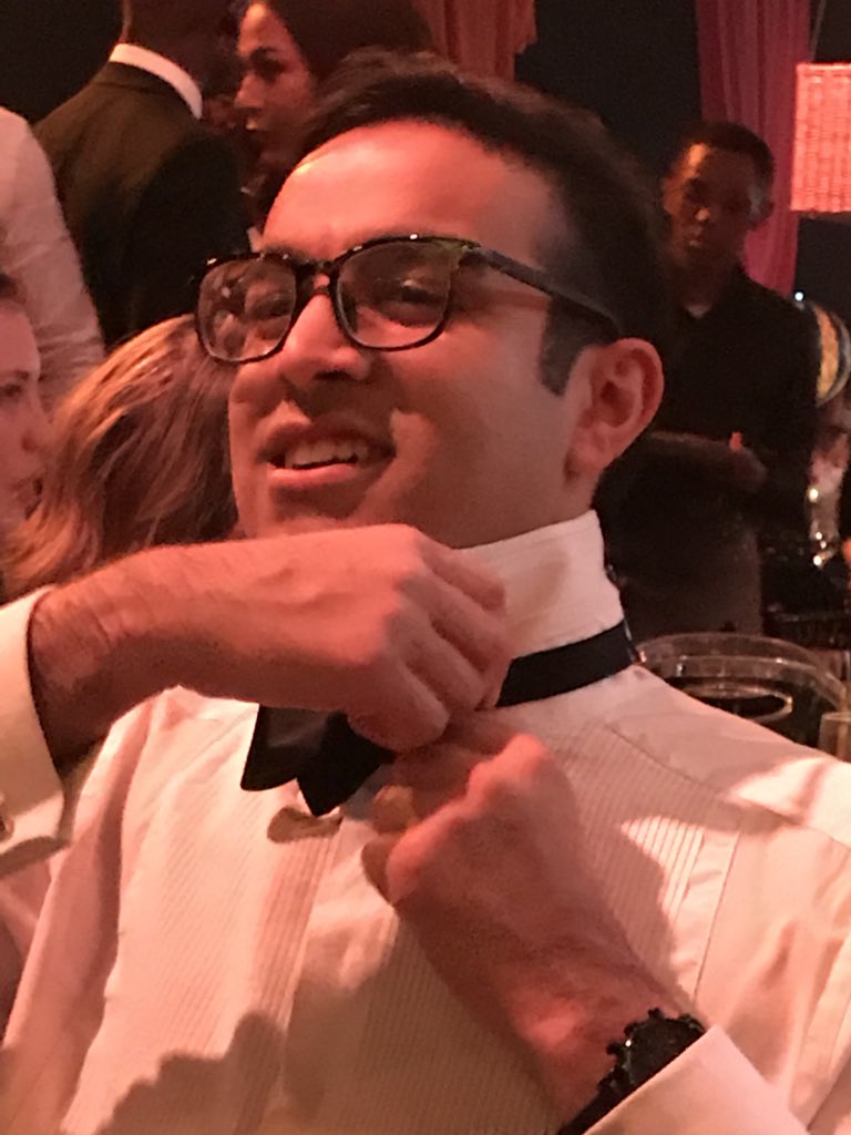 rafasm11's tweet photo. Gotta look pretty for them girls #PartyTable #SmarterChristmas https://t.co/1dMa28z9yD