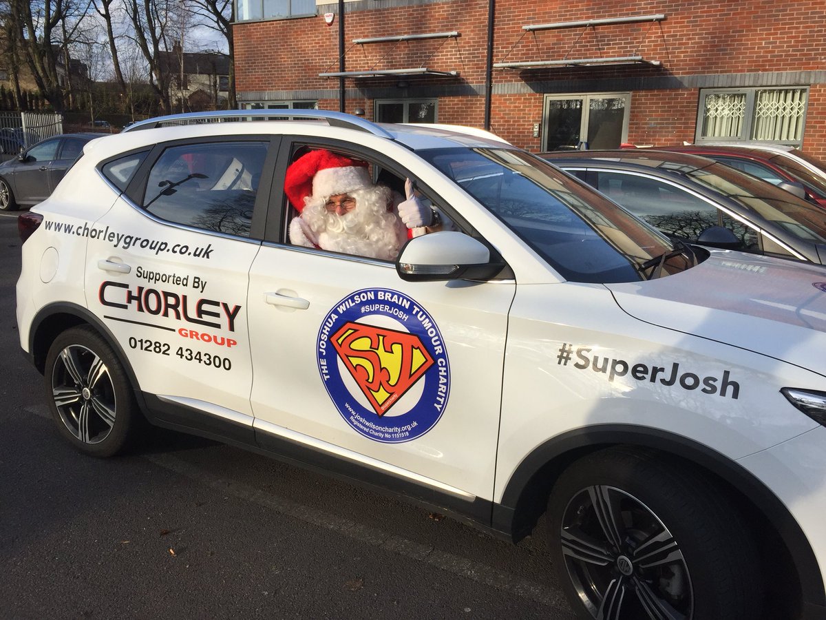 SuperJCharity's tweet photo. We’ve had a fantastic day on our #SuperJoshSanta tour visiting Children’s Wards @boltonnhsft @WythenshaweHosp @NCAlliance_NHS @OldhamCO_NHS giving out gifts 🎁🎅❤️ https://t.co/WcLf77kbNb