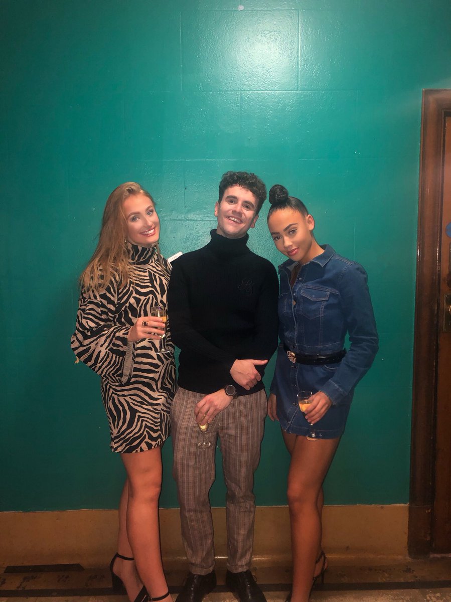 haydnsmart's tweet image. Some pics from press night on Wednesday! Having the best time performing everyday in @sell_a_door production of #Aladdin!So lucky to have these amazing people around me #bestcast I just love what I do!Thank you to @DandBPerforming for everything🎭❤️ @BroadwayCatford @PantoCatford