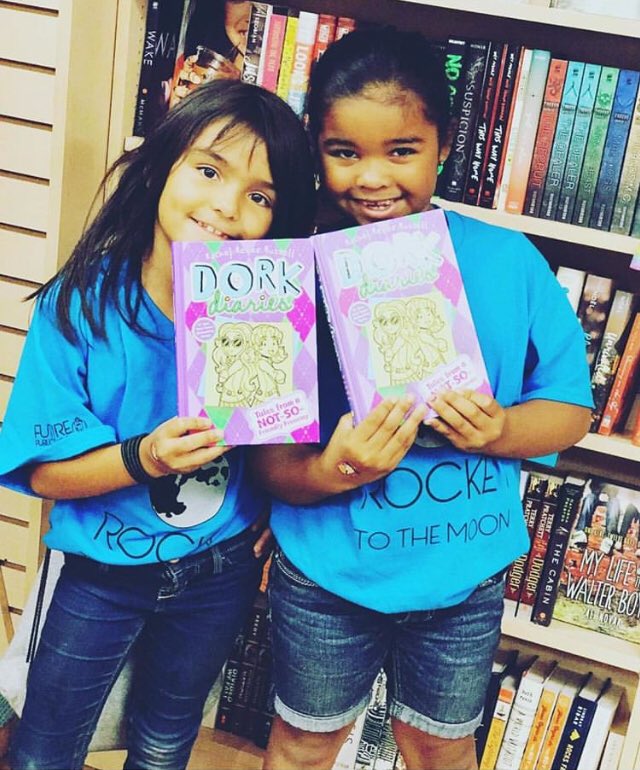 MattMaxxBooks's tweet photo. Don’t you wish these girls could find a book hero that looks like them? #BooksLikeMe #reading #representationmatters https://t.co/GRKyEPWAWo