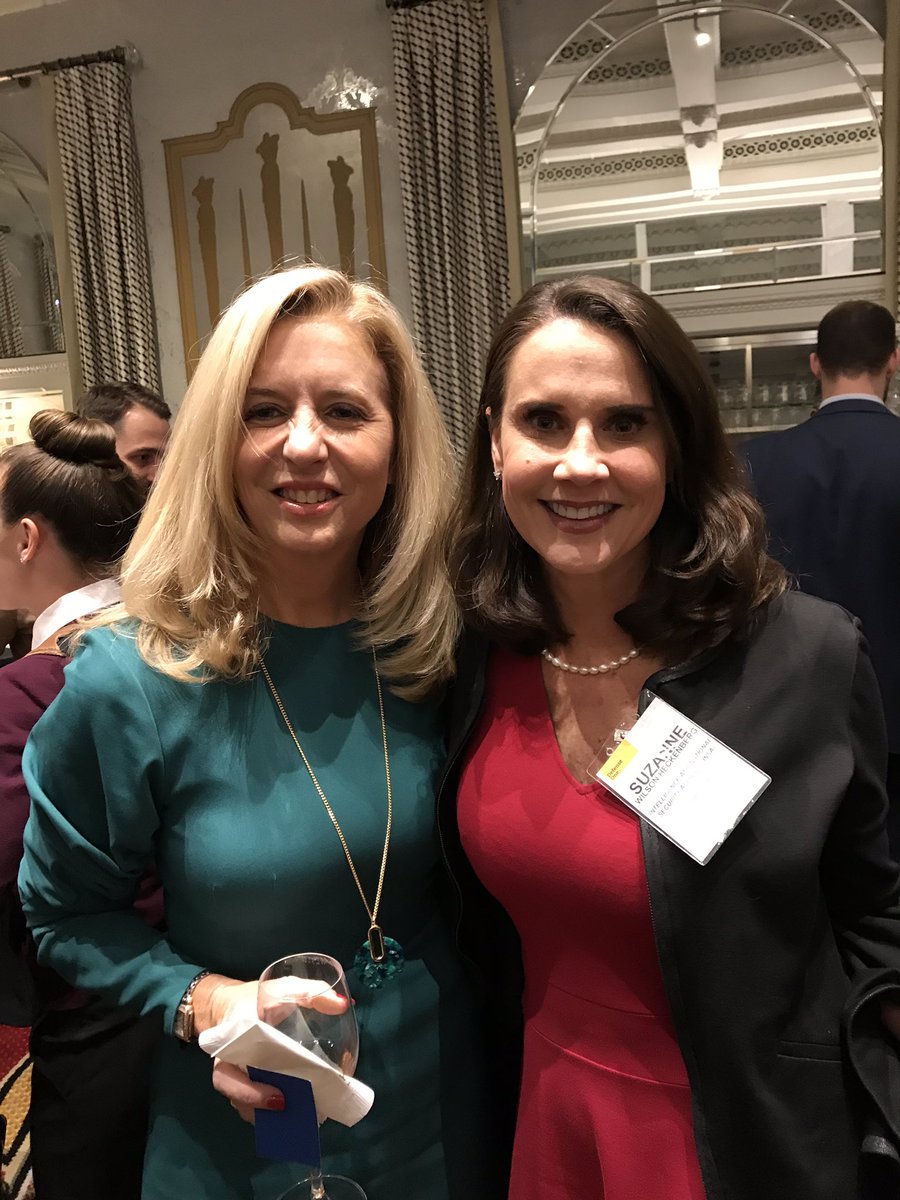 INSAlliance's tweet image. Currently mingling with #IntelligenceCommunity professionals at the #HumanMachineTeam! It’s not too late to join us (don’t miss tonight’s cocktail special too). #AI #MachineLearning