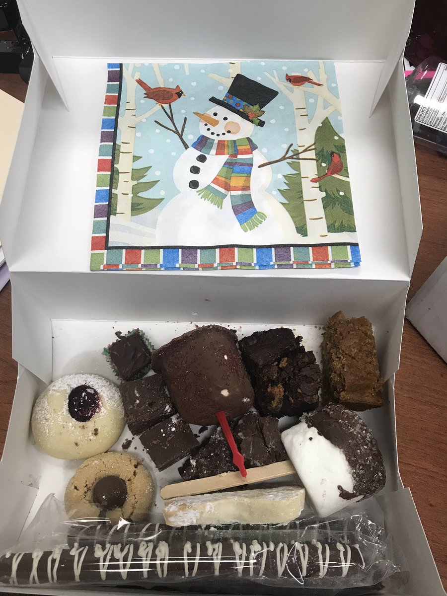 coachpflores's tweet photo. Today, @LHSRedhawks teachers received yummy๐treats from the best PTSA ๐๐Thank you!!! ๐๐ #LibertyLearn #cookieExchange https://t.co/p3QTdpTrjk
