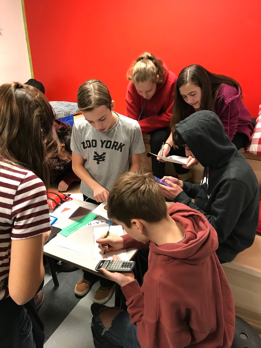 Les élèves de 8-06 <a href="/Epaulards_PS/">Épaulards PS</a> ont réussi à faire un ´breakout’ en répondant à des questions de mathématiques et de français. Merci à Martin Laporte pour cette belle expérience engageante <a href="/joiedetrepere/">Martin Laporte</a> #collaboration #engagement #transformation