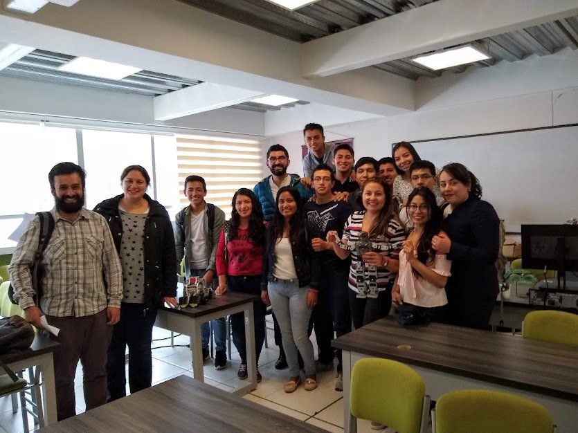 En el marco del proyecto "EducarTI: Una propuesta para promover la innovación abierta y social, y el emprendimiento en tiempos de transformación digital" visitamos el pasado noviembre a <a href="/ElectronicaUdeN/">Electrónica Udenar</a> de <a href="/Udenar/">Udenar</a>. Fue un encuentro increíble cargado de aprendizajes.

<a href="/URosario/">URosario</a>