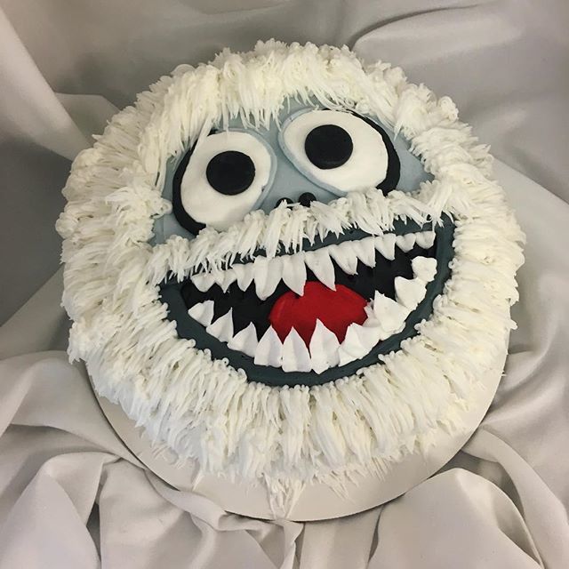 LarrysHouse's tweet photo. Bumble the abominable snowman cake! ❄️ •
•
•
•
•
•
#bumble #bumbletheabominablesnowman #abominablesnowman #rudolph #rudolphtherednosedreindeer #christmas #icing #buttercream #larryshouseofcakes #cake #cookies #brownies #cakedecorating #bakery #ba… https://t.co/AbTosDKAQh https://t.co/4mlUGHyjLq